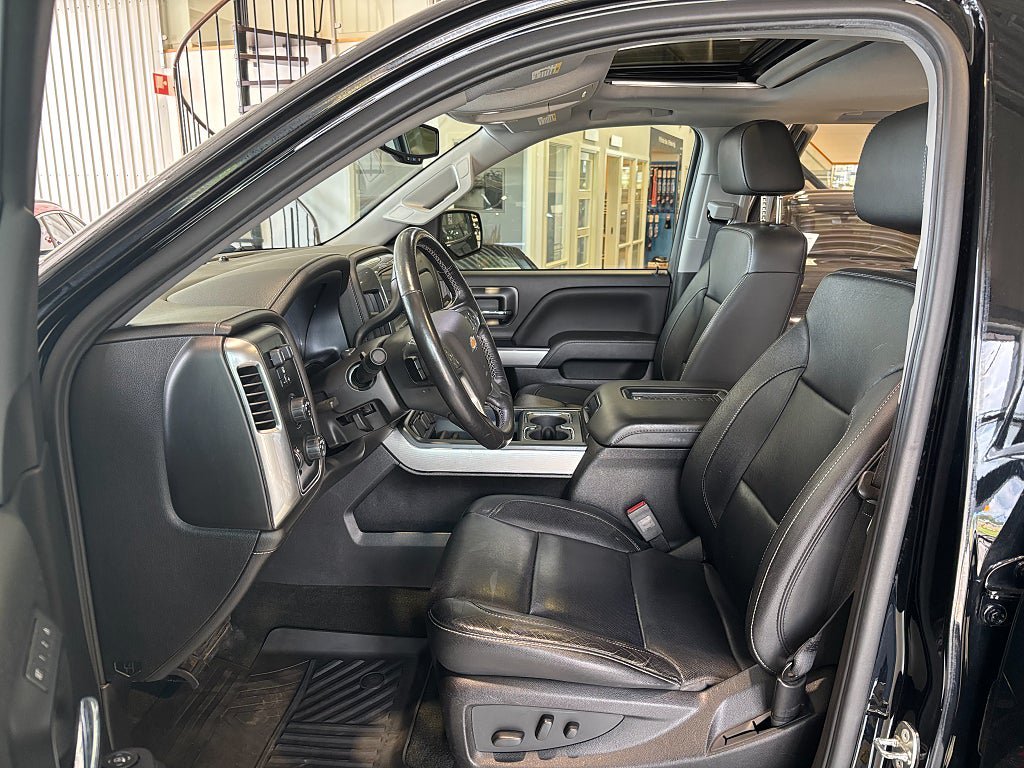 Vehicle Image 6
