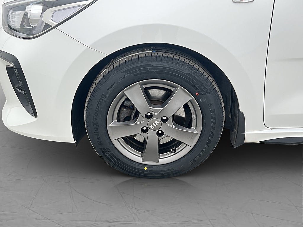 Vehicle Image 25
