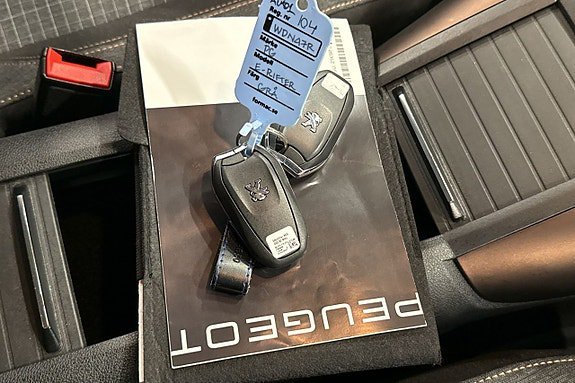 Vehicle Image 25