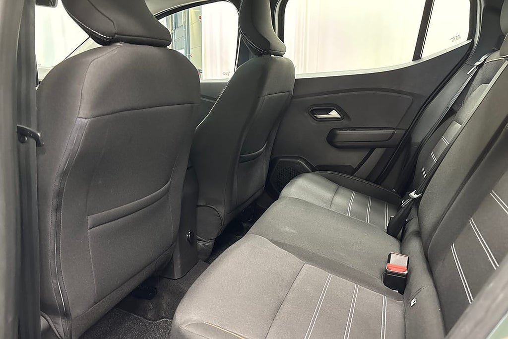 Vehicle Image 12