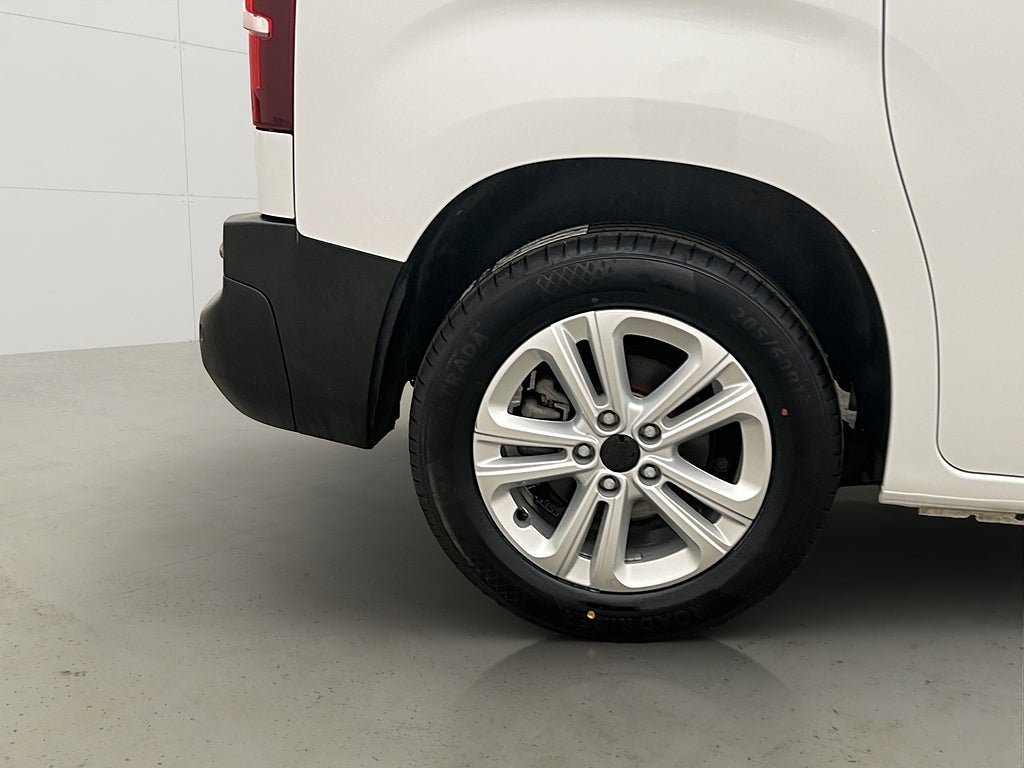 Vehicle Image 30