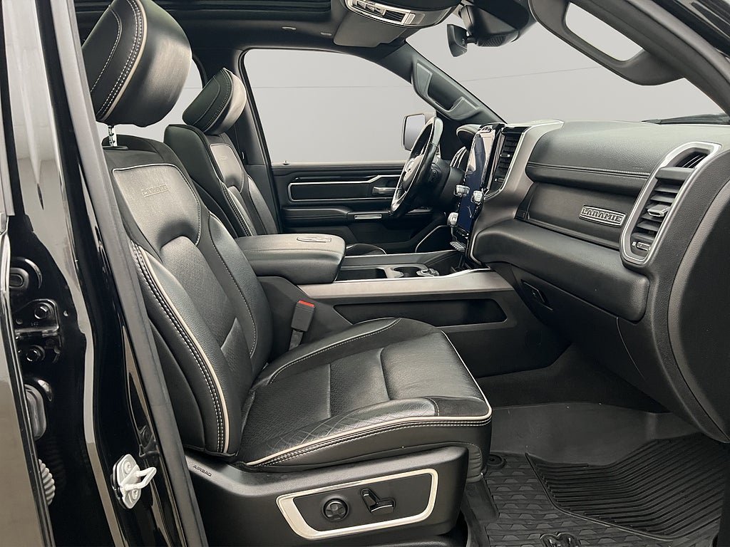Vehicle Image 32