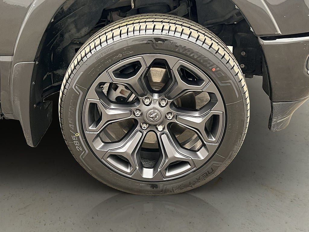 Vehicle Image 38