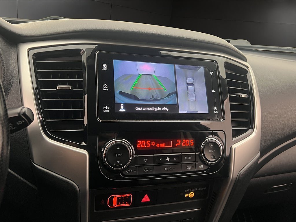 Vehicle Image 21