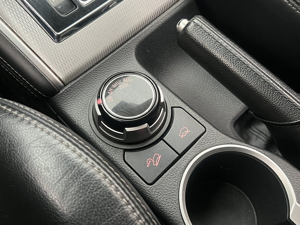 Vehicle Image 25