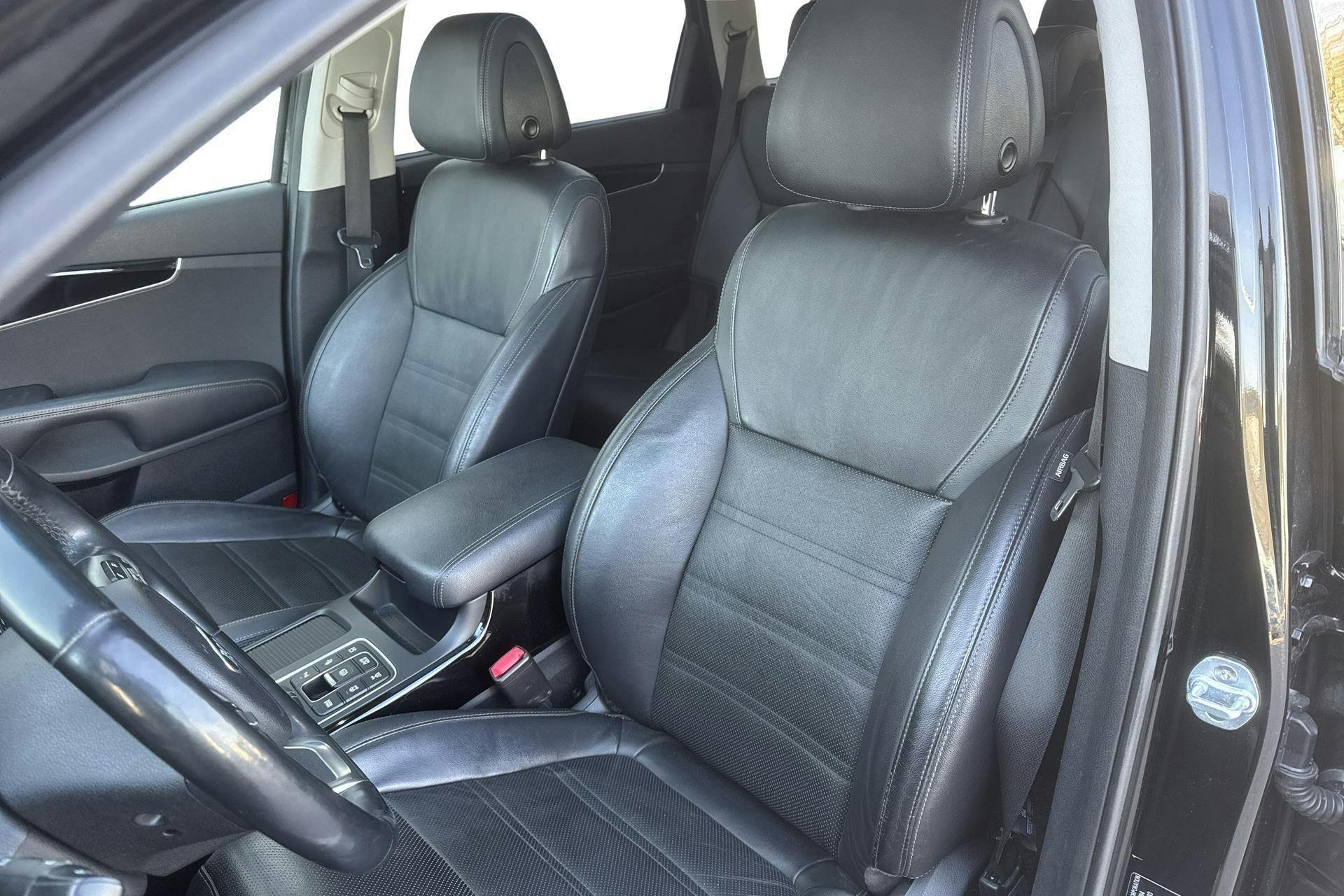 Vehicle Image 16