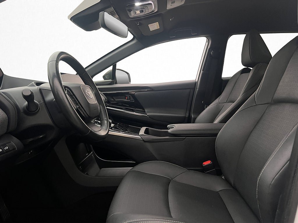 Vehicle Image 14