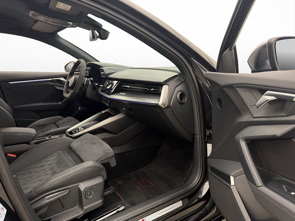 Vehicle Image 38