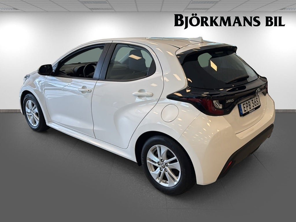 Vehicle Image 6