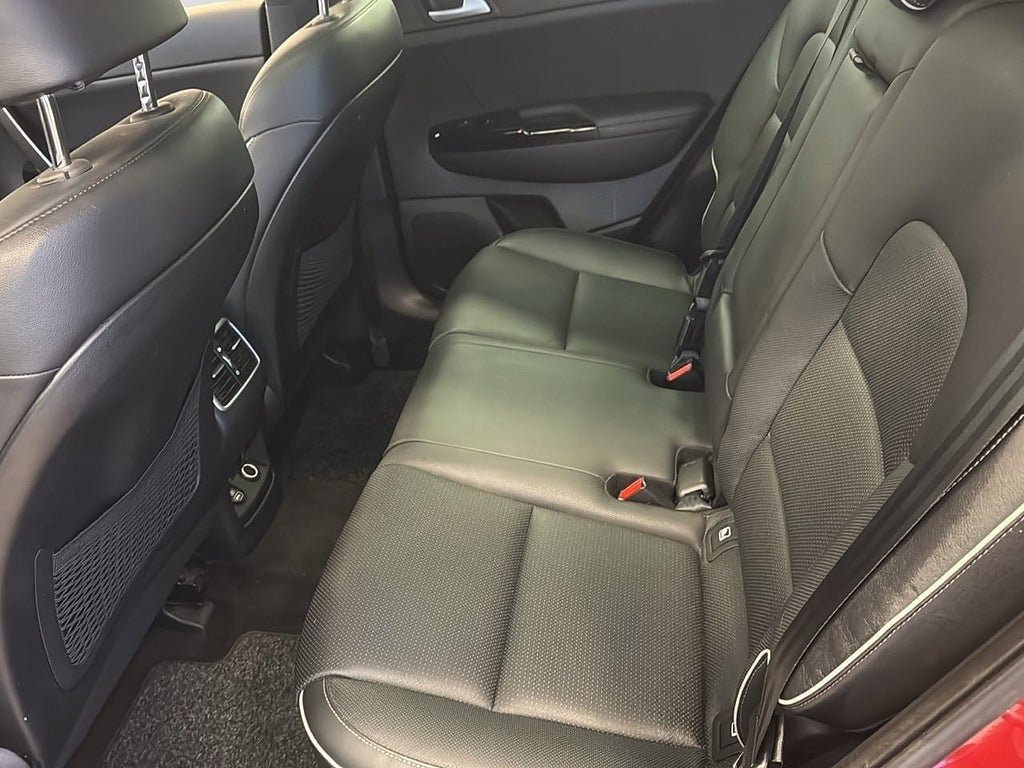 Vehicle Image 9