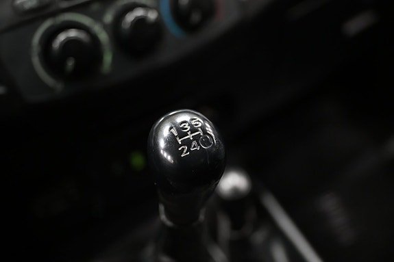 Vehicle Image 32