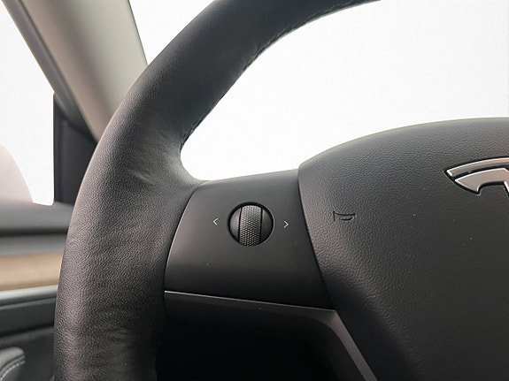 Vehicle Image 27