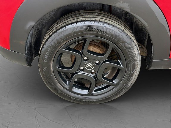 Vehicle Image 12