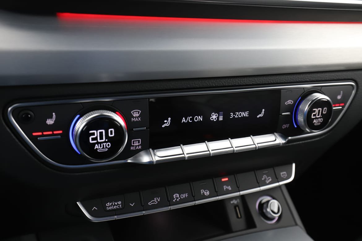 Vehicle Image 25