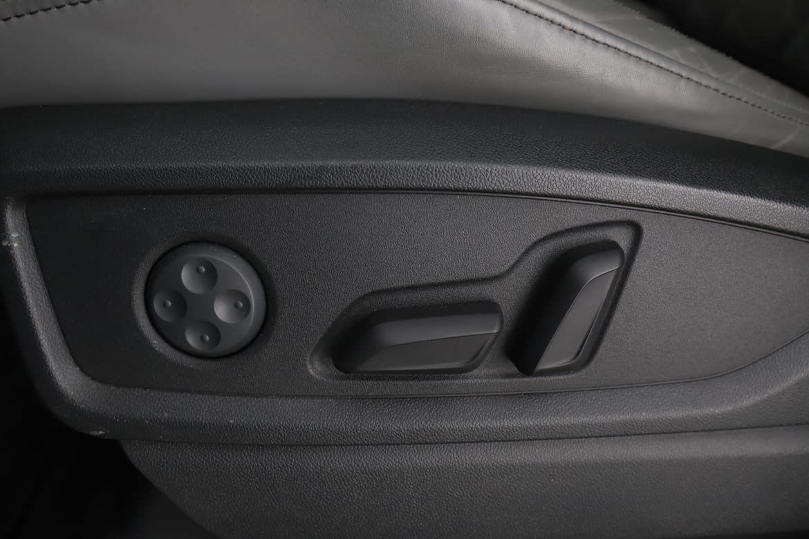 Vehicle Image 43