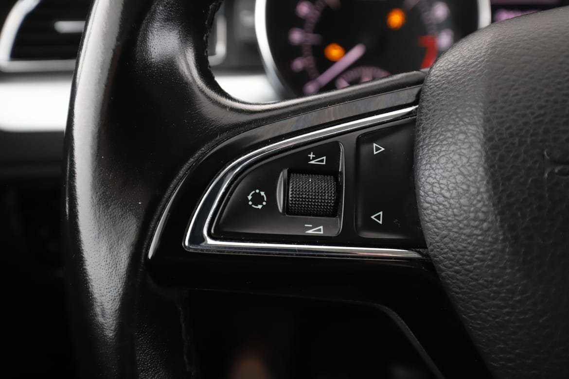 Vehicle Image 25