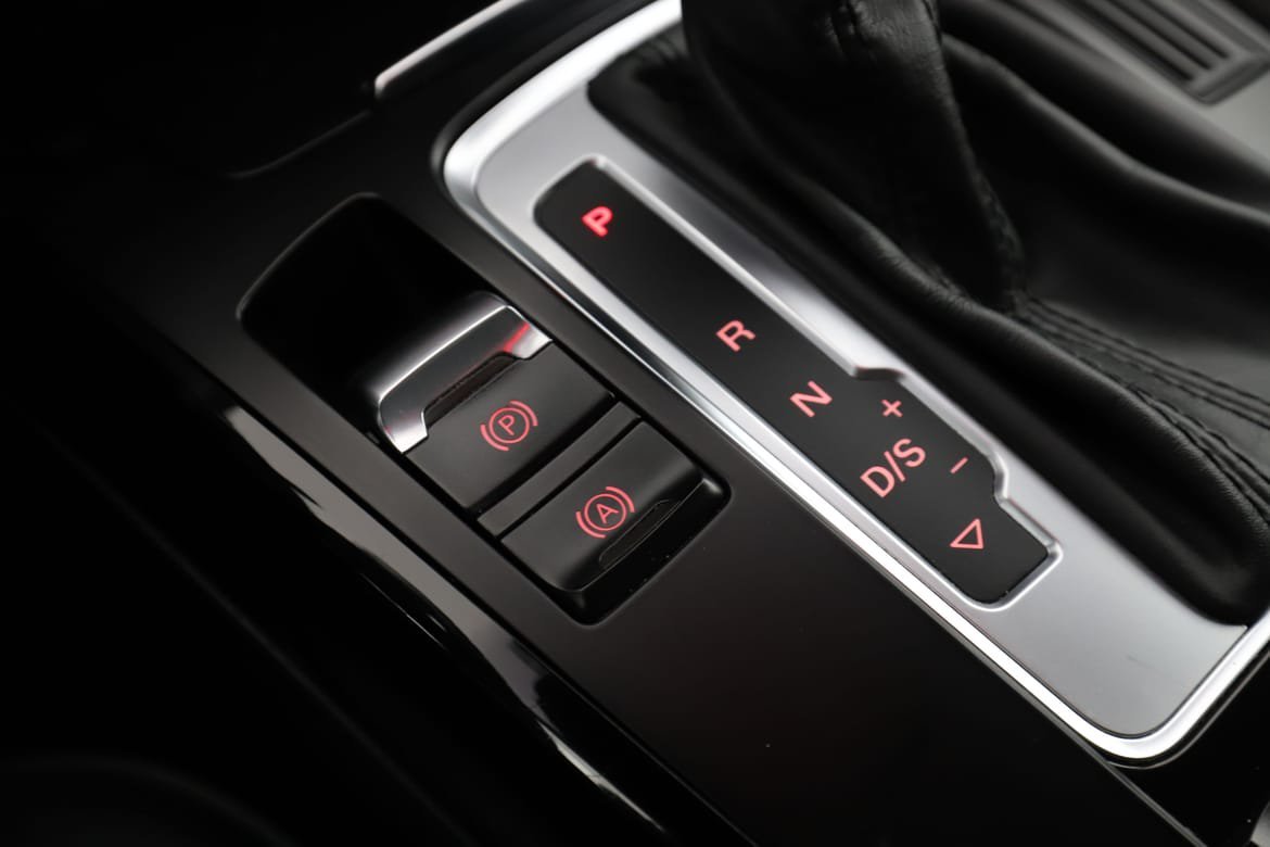 Vehicle Image 25