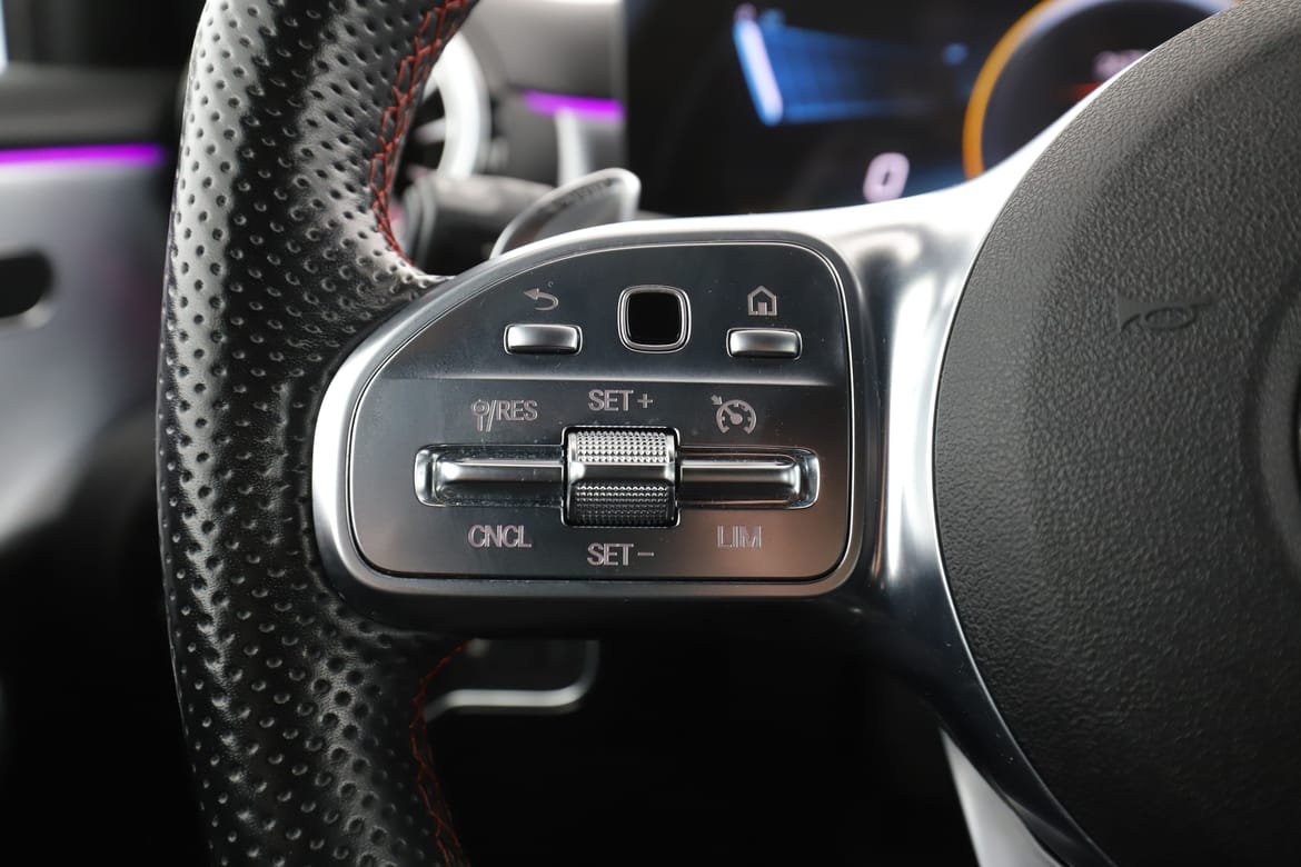 Vehicle Image 32