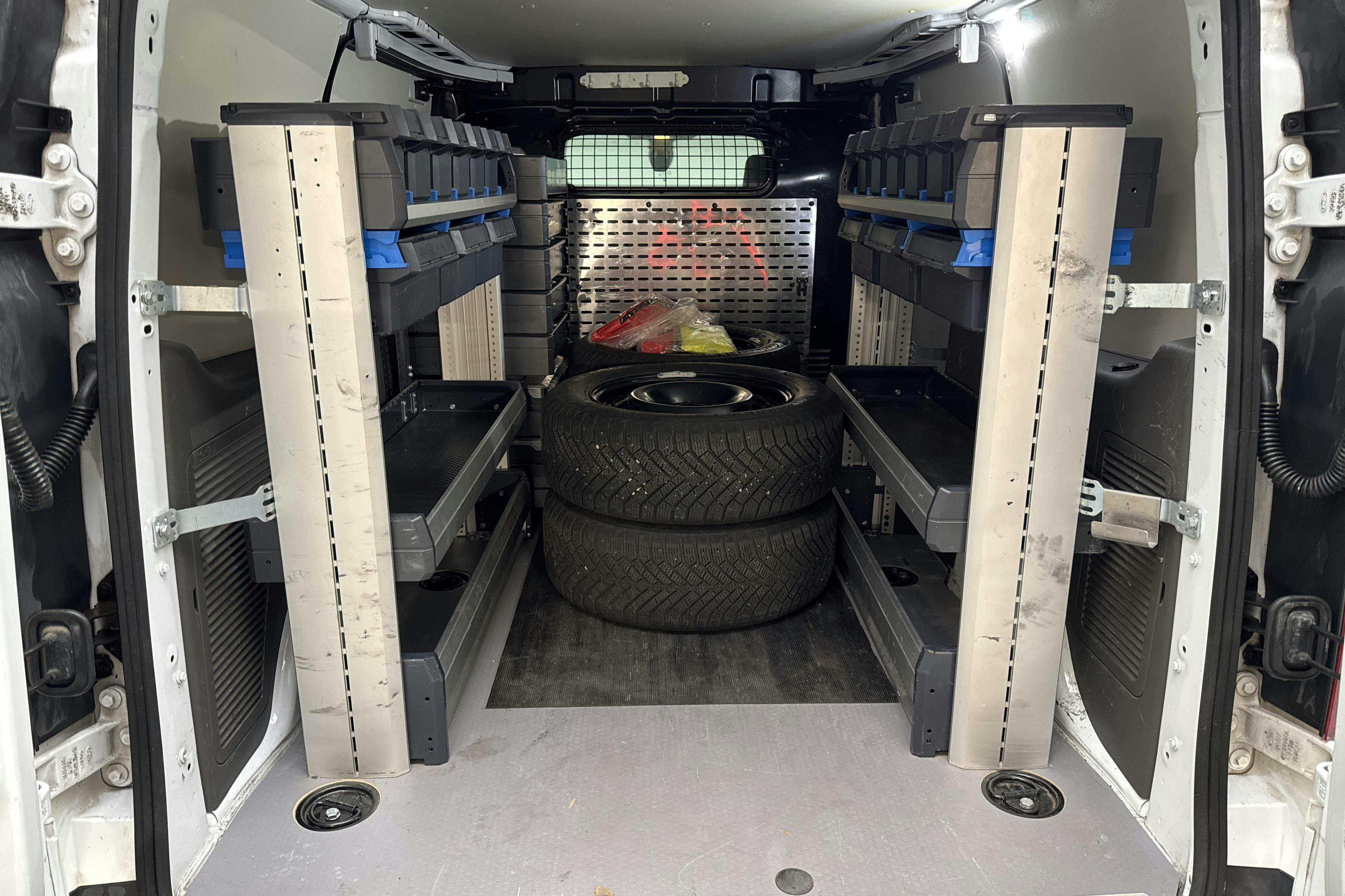 Vehicle Image 8