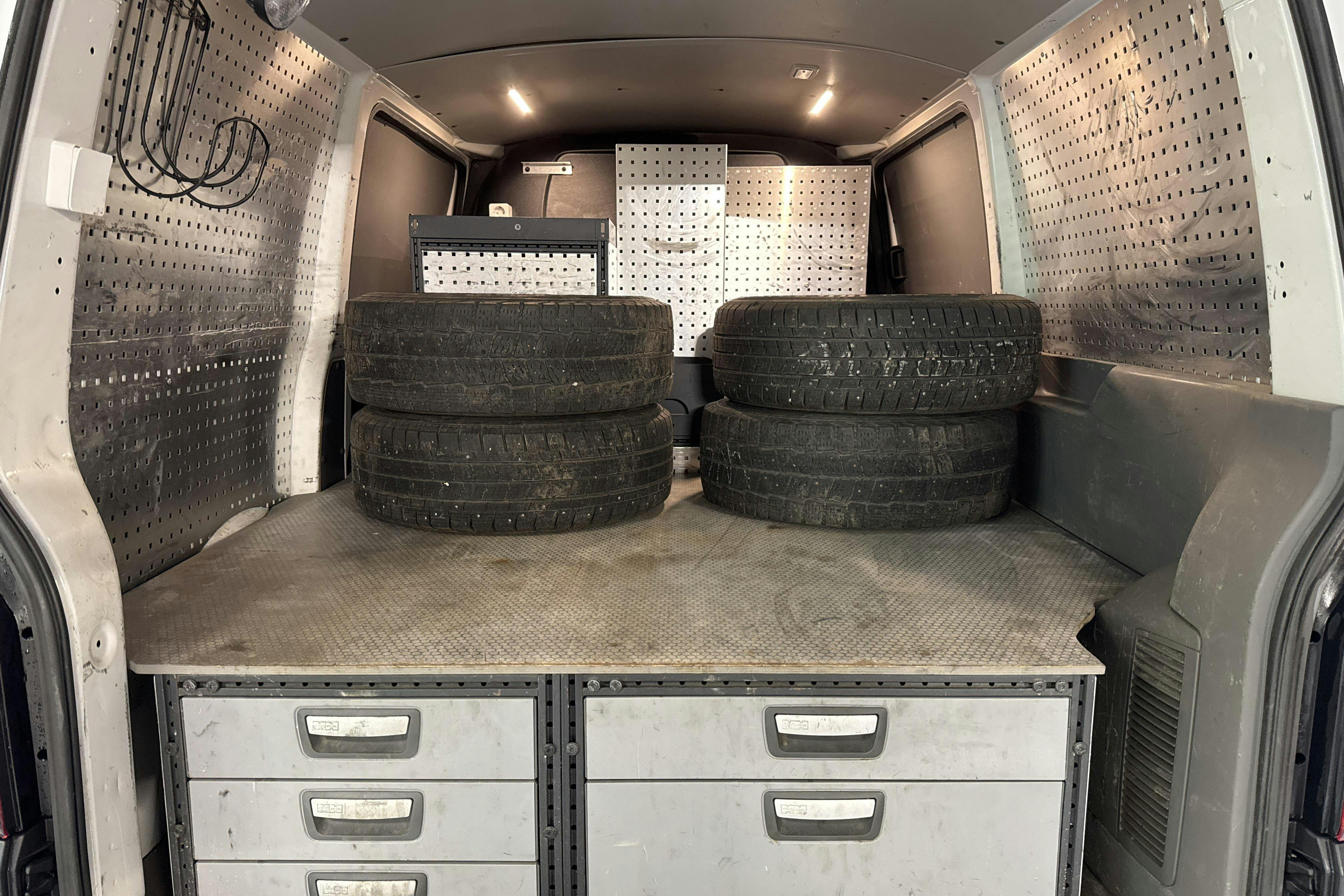 Vehicle Image 8