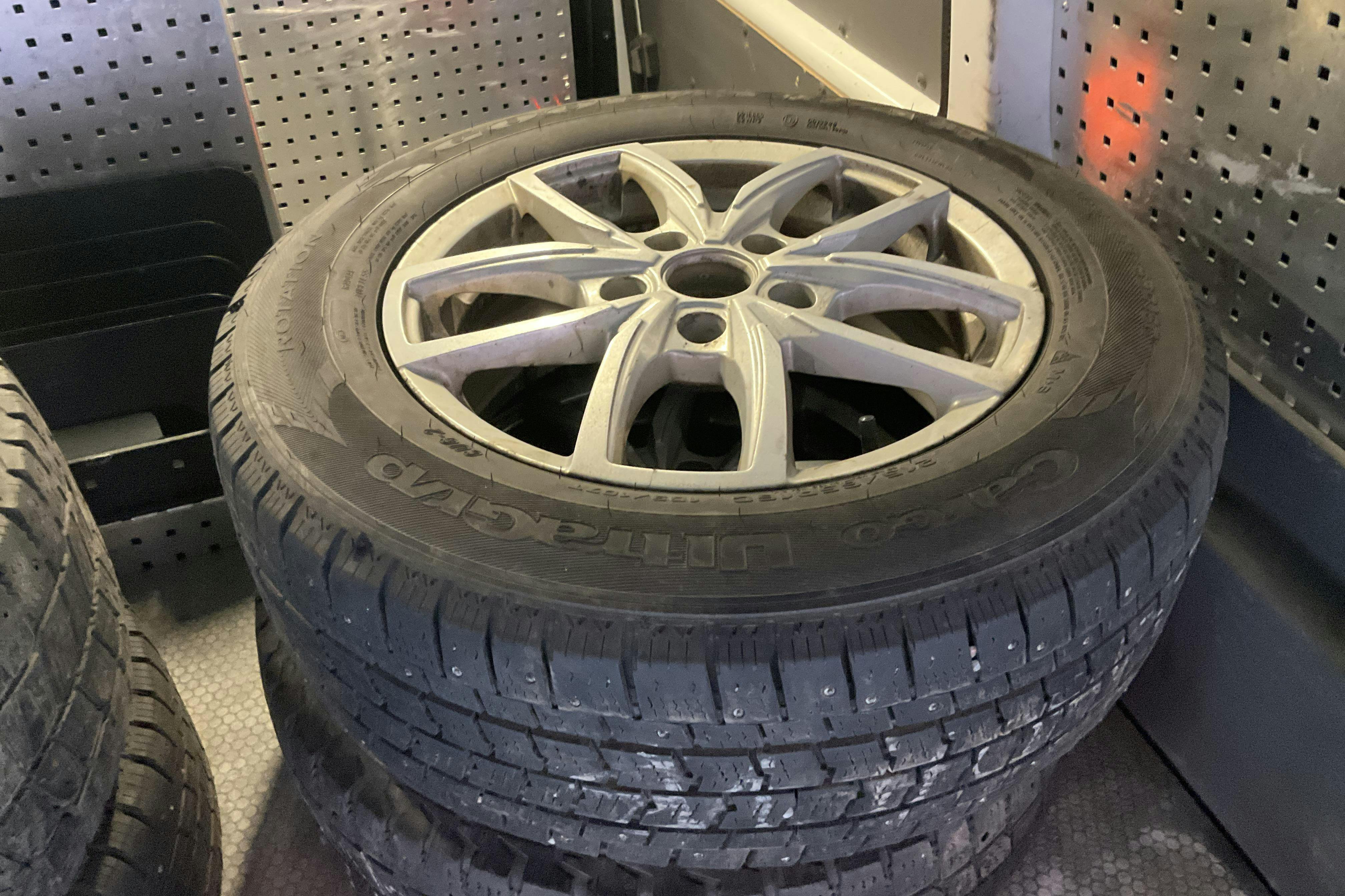Vehicle Image 10