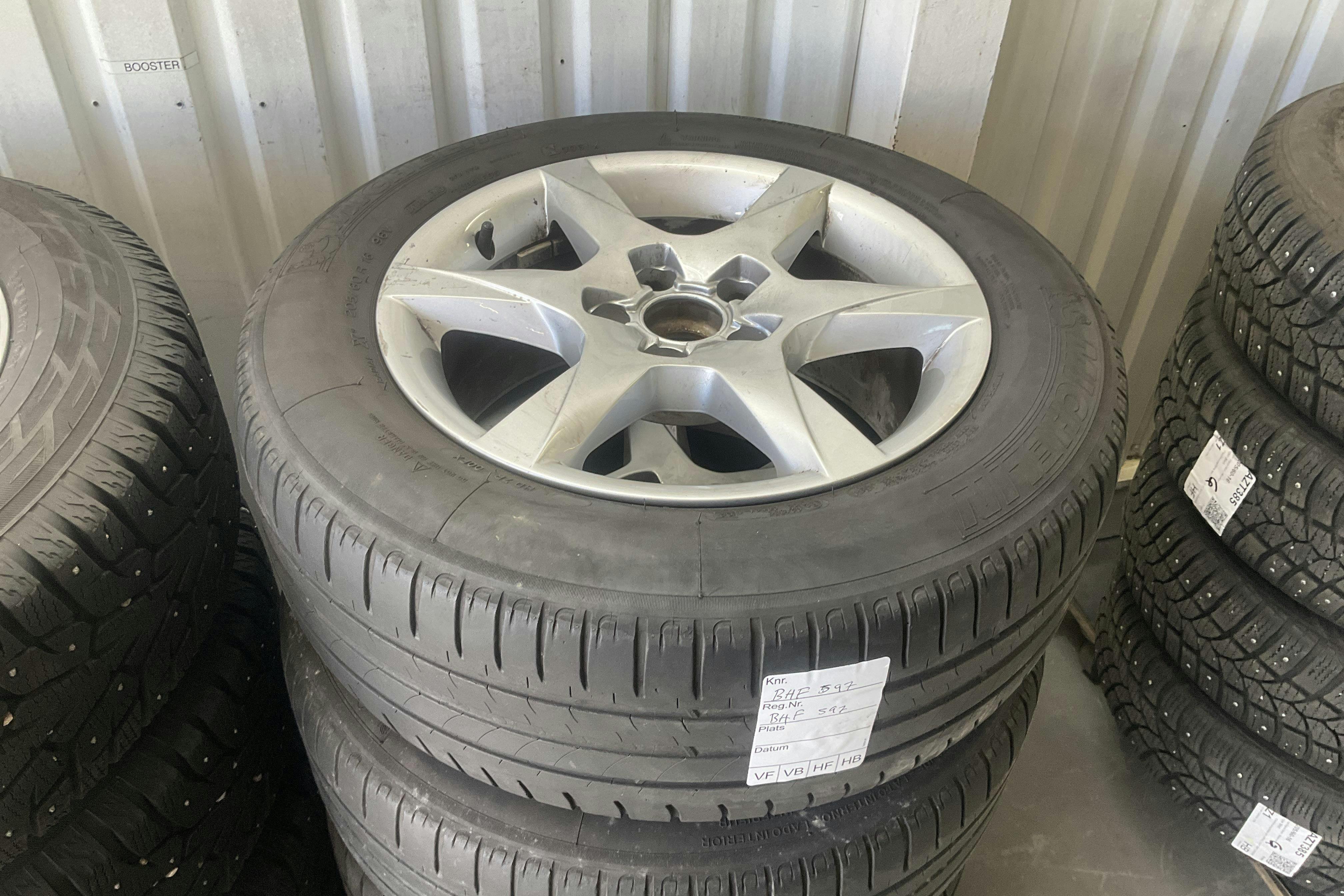 Vehicle Image 12