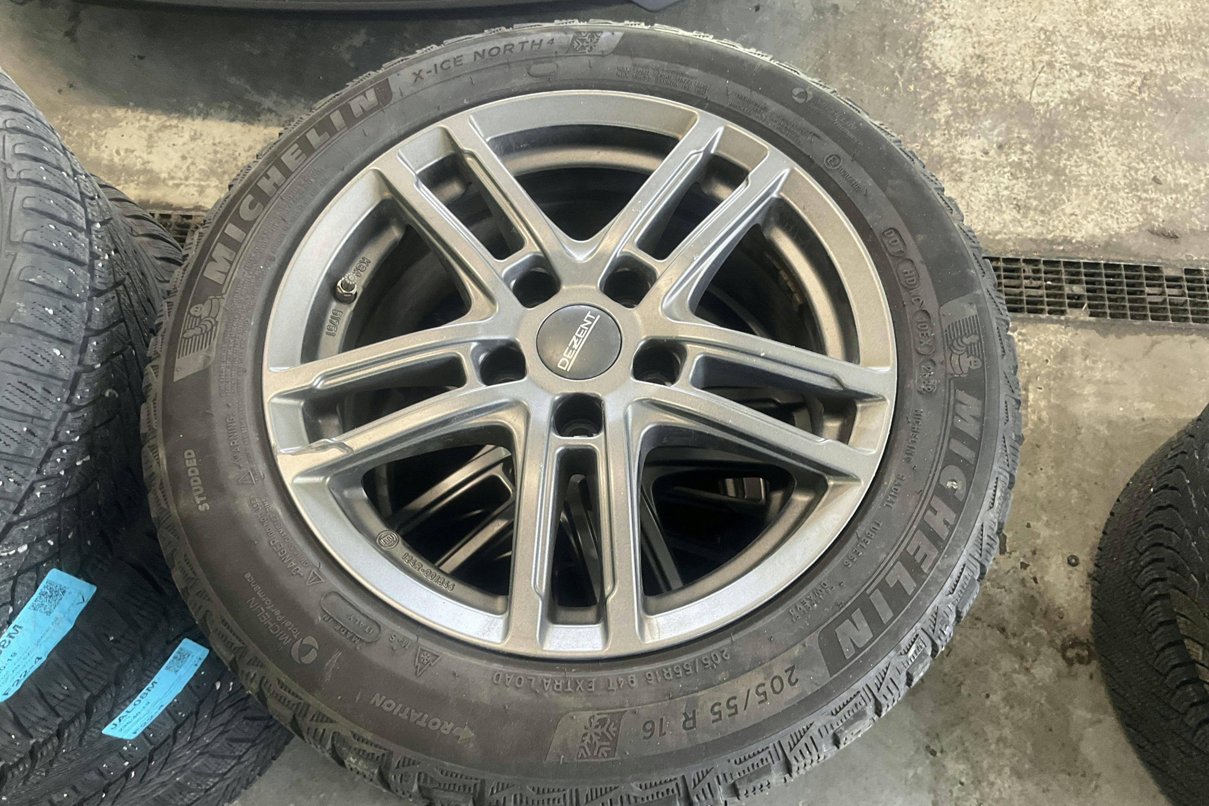 Vehicle Image 12