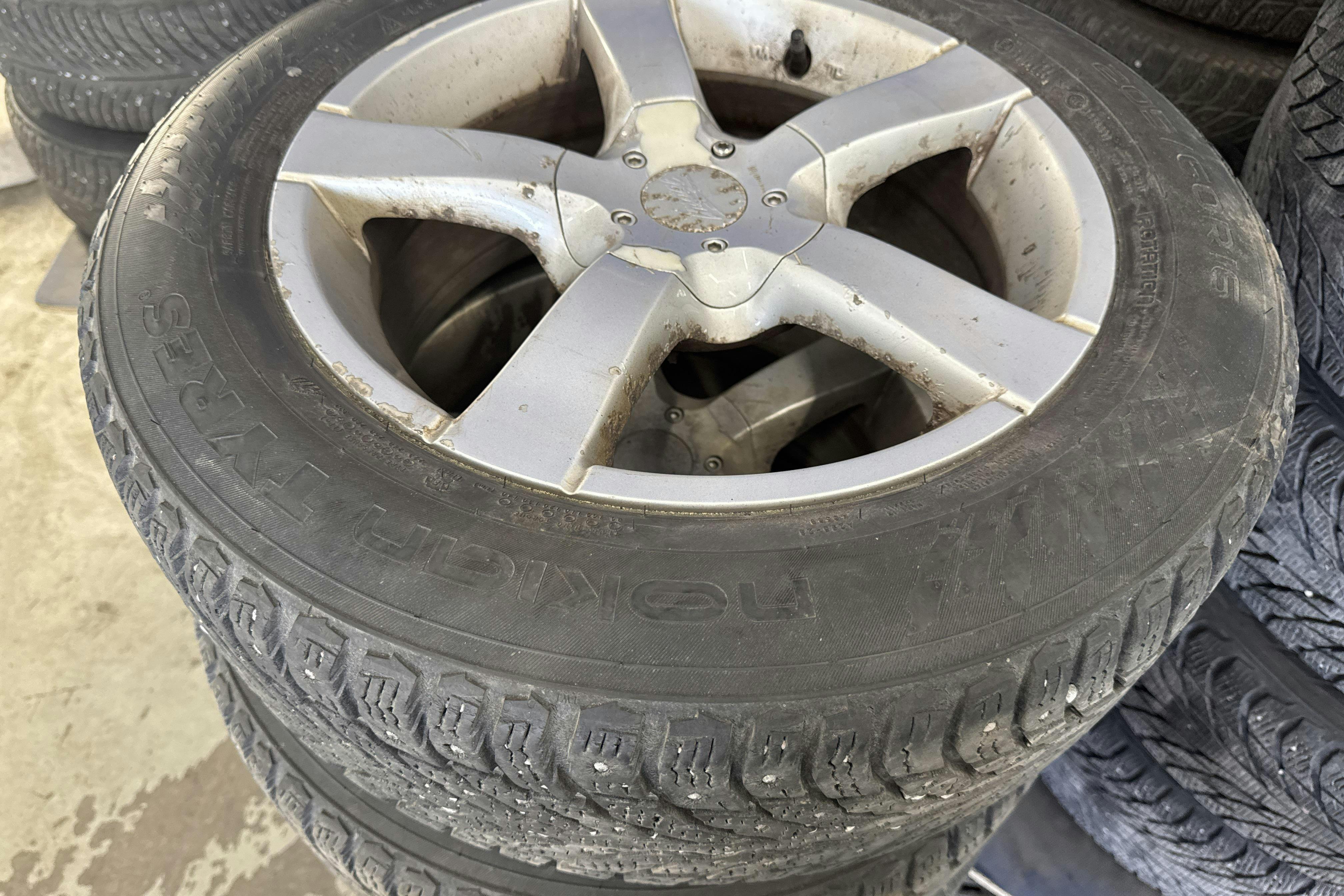 Vehicle Image 12