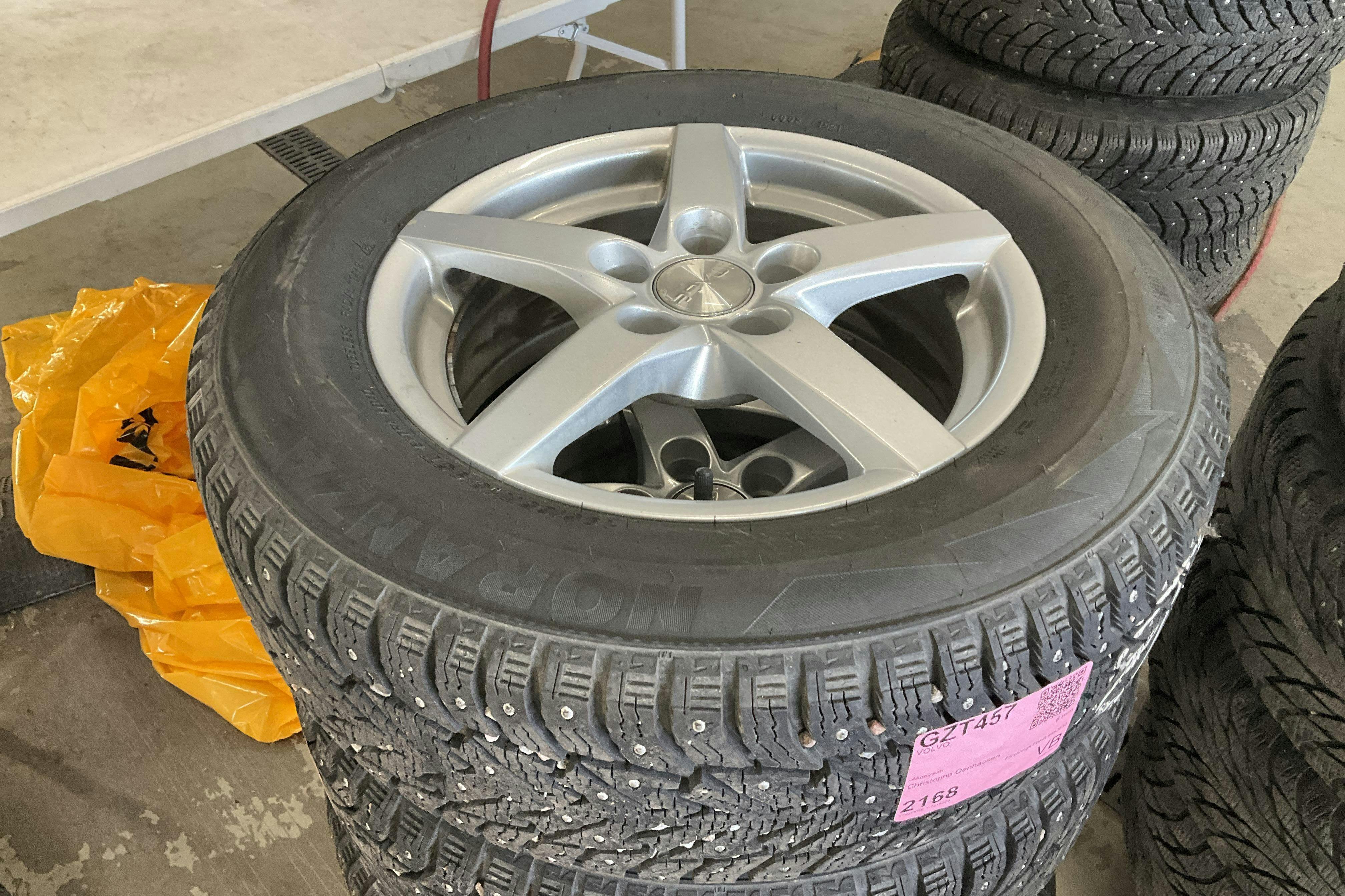 Vehicle Image 14