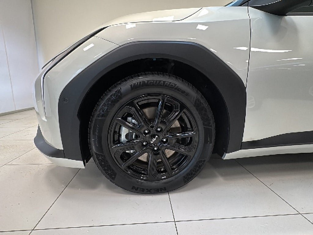 Vehicle Image 17