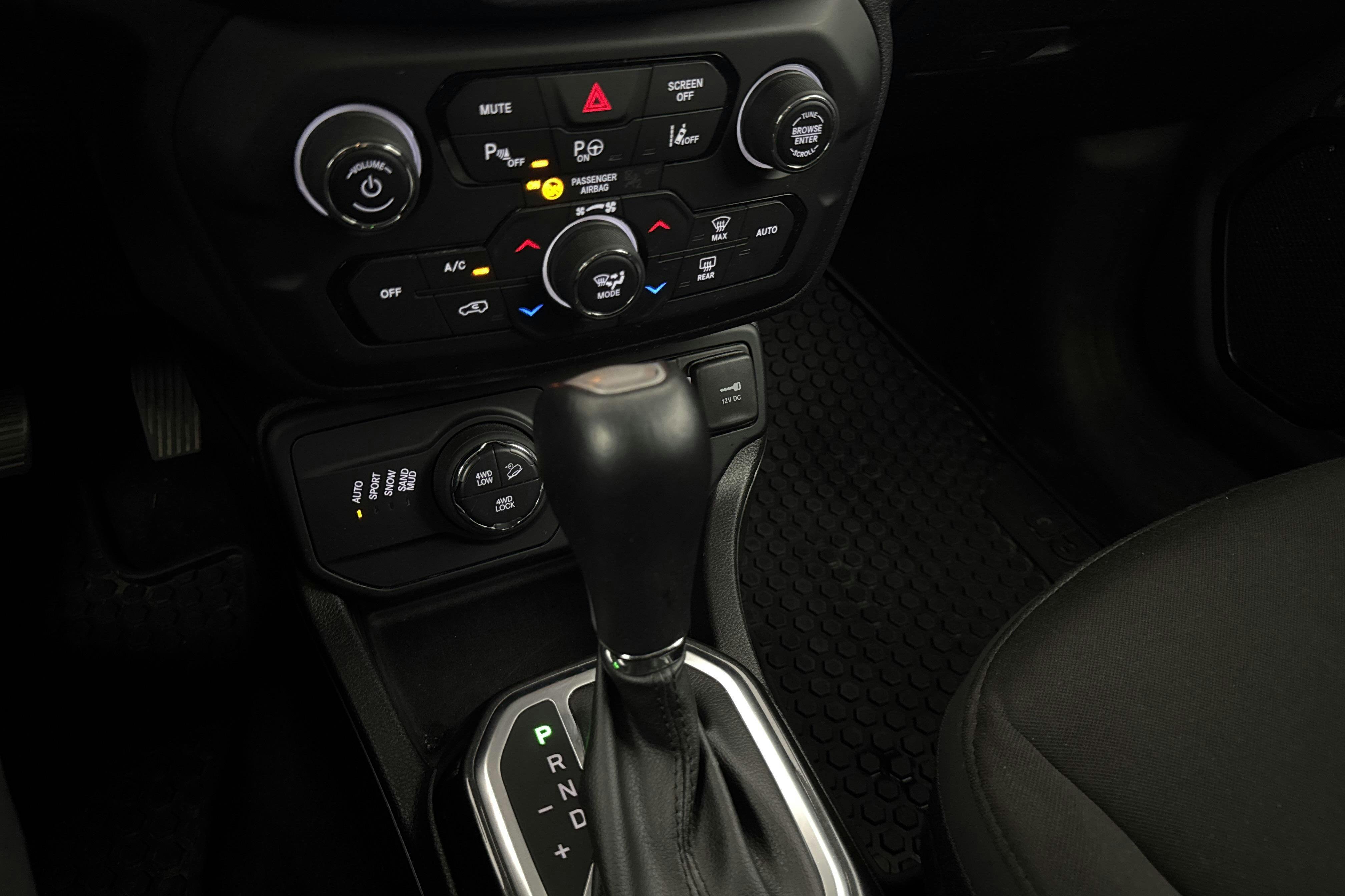 Vehicle Image 13