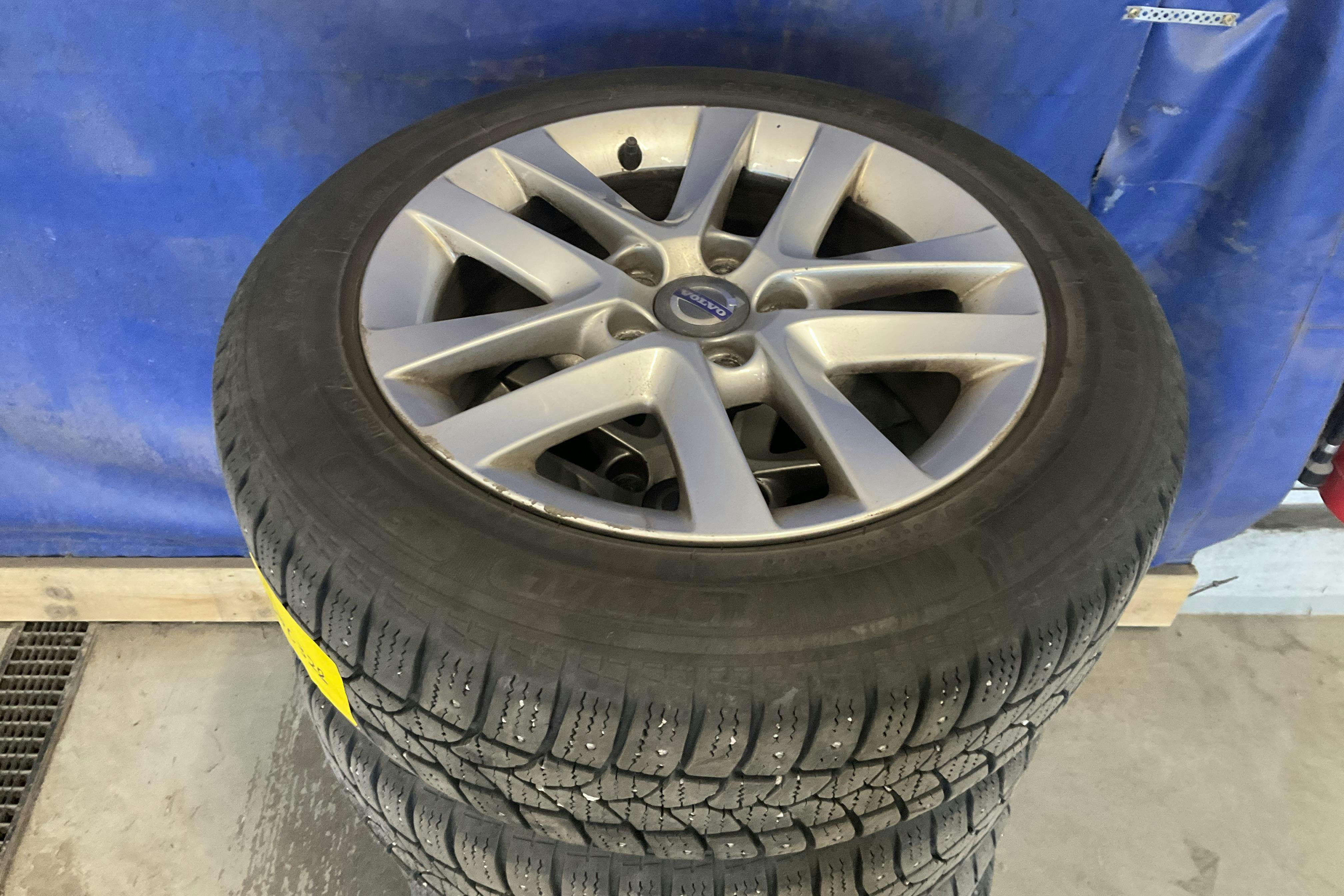 Vehicle Image 16