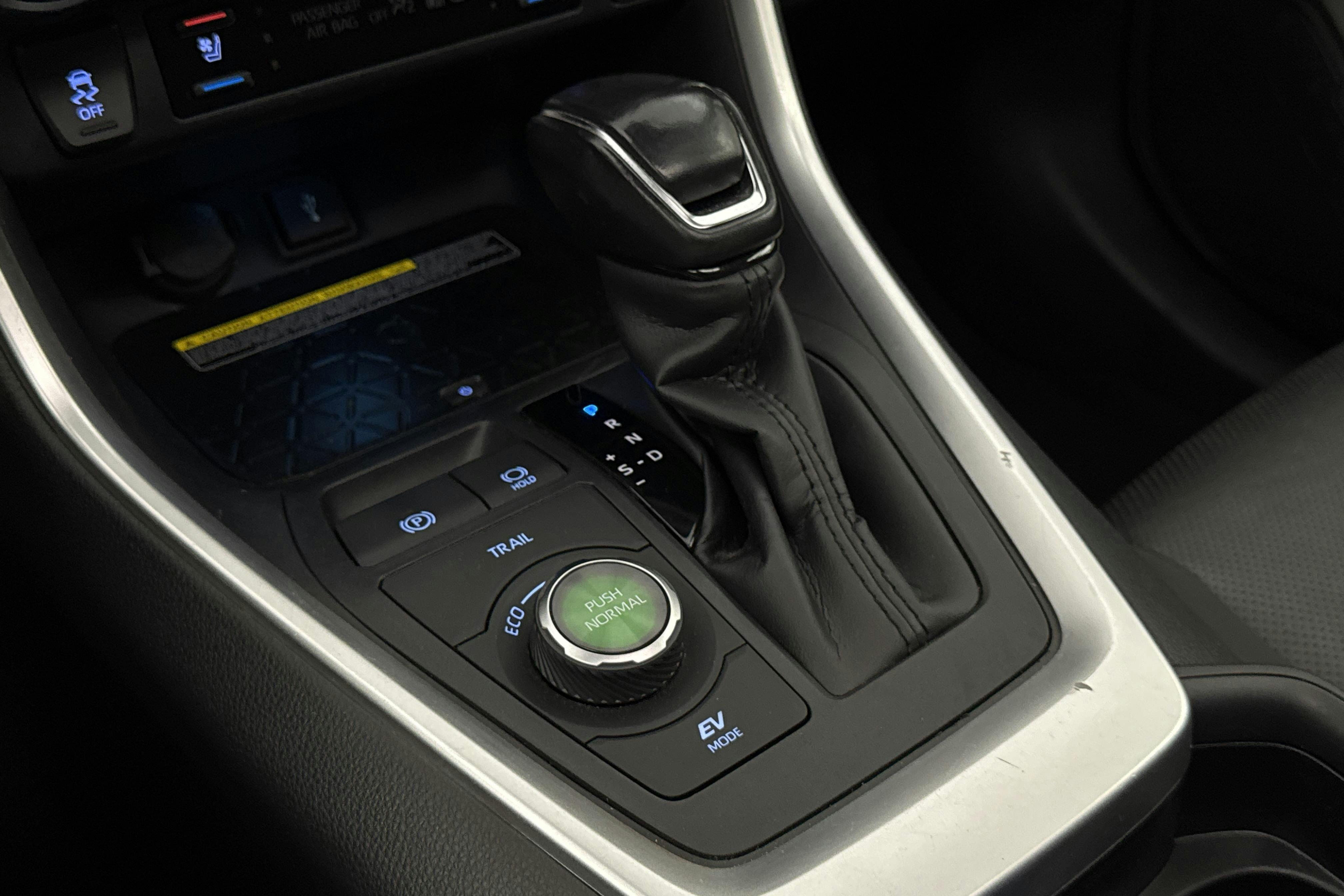 Vehicle Image 16