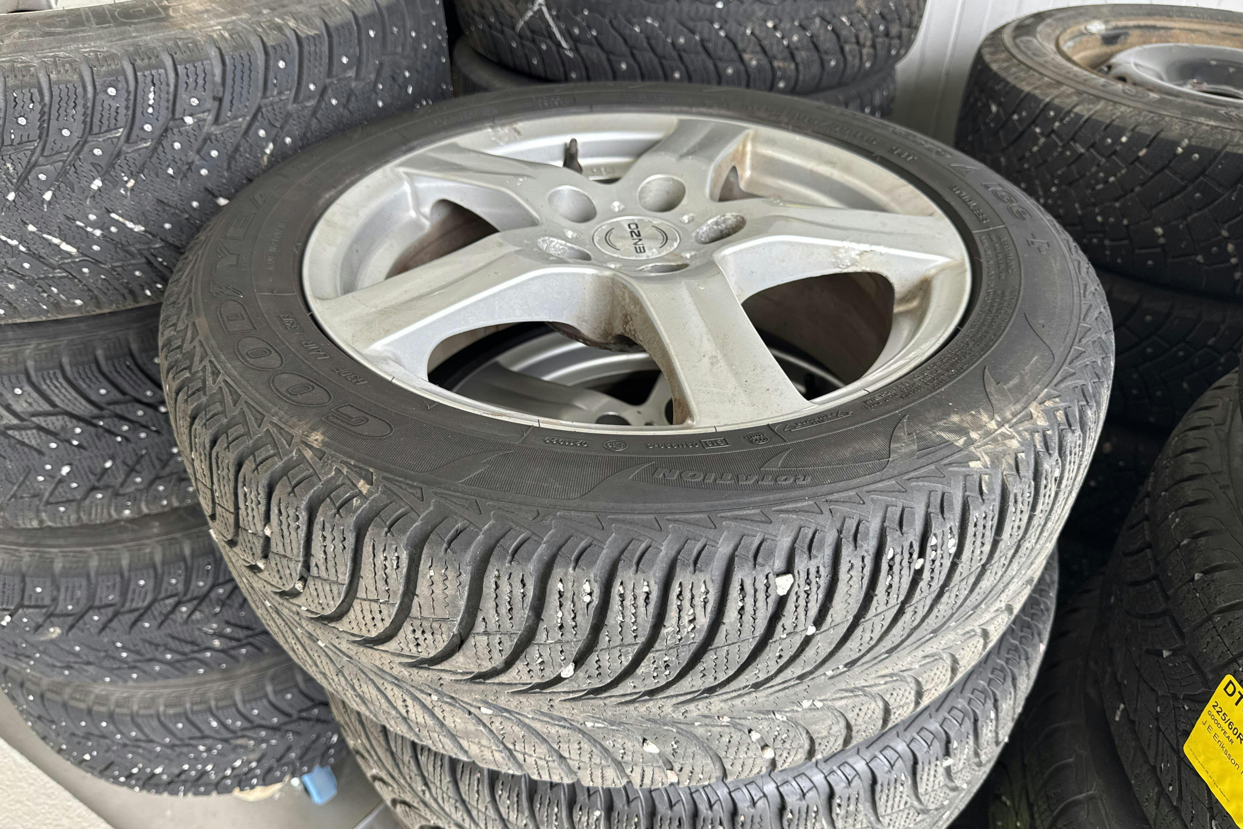 Vehicle Image 15