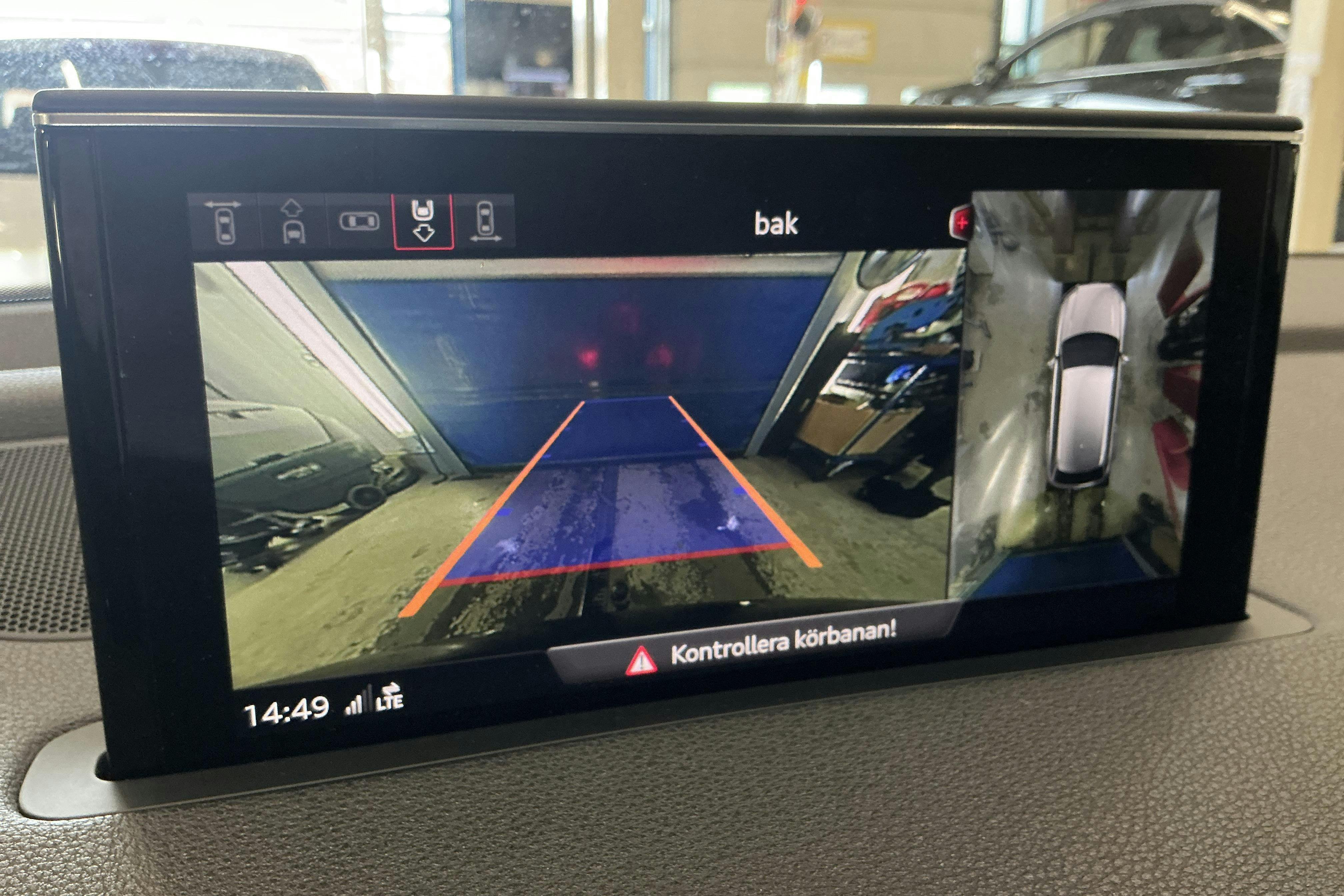 Vehicle Image 14