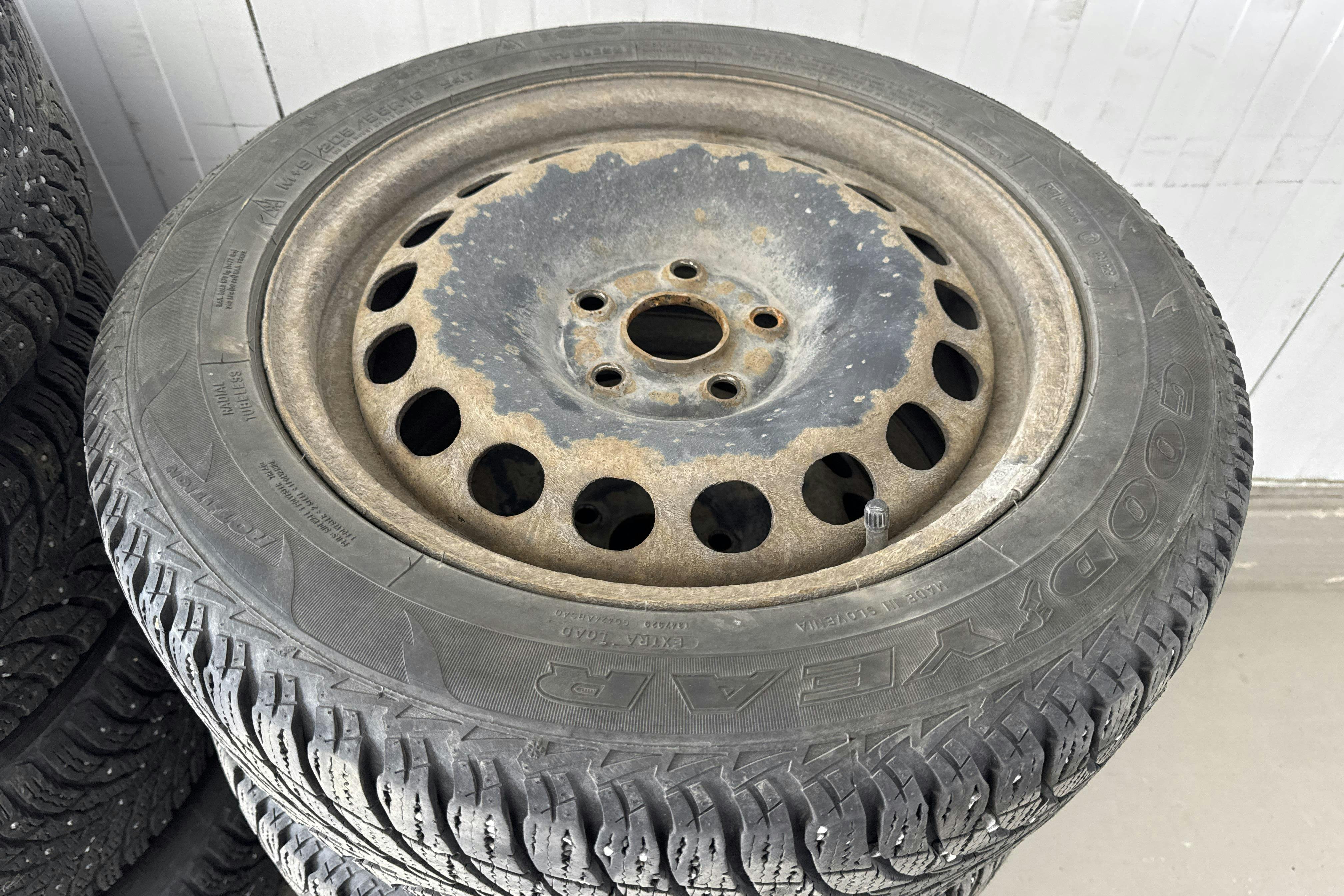 Vehicle Image 16