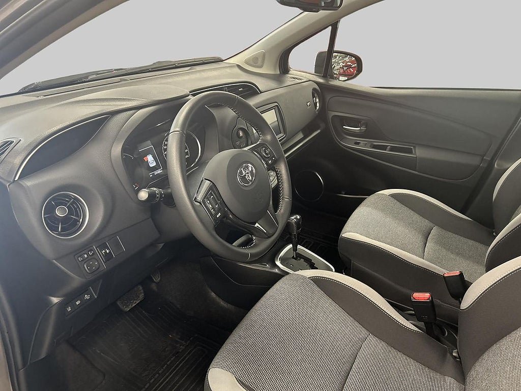 Vehicle Image 14