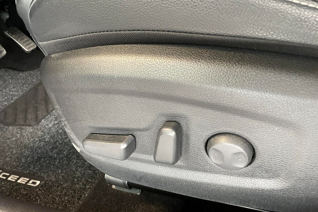 Vehicle Image 26