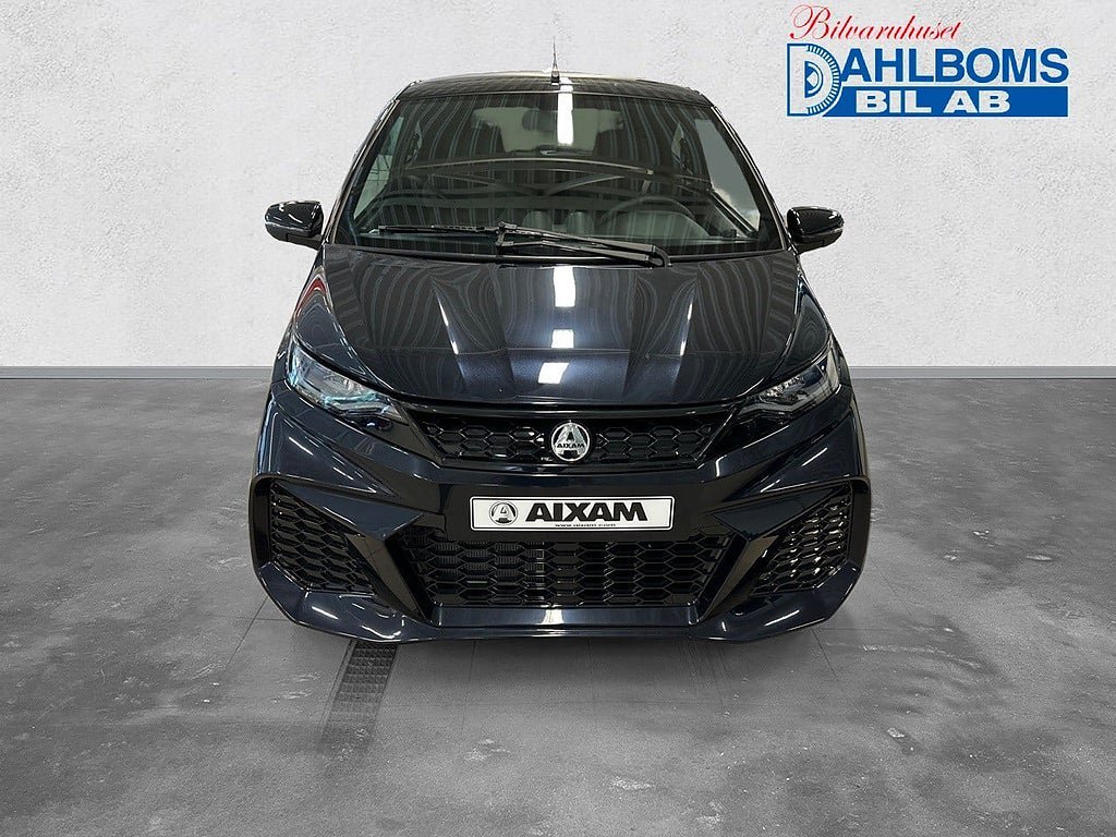 Vehicle Image 8