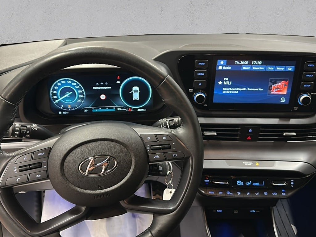 Vehicle Image 12