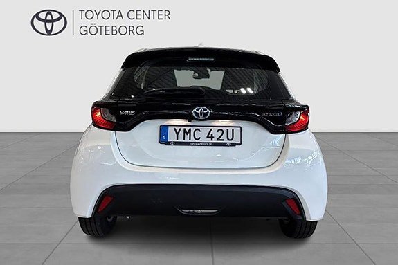 Vehicle Image 6