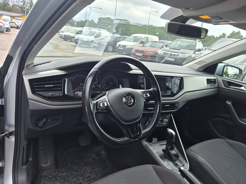 Vehicle Image 9