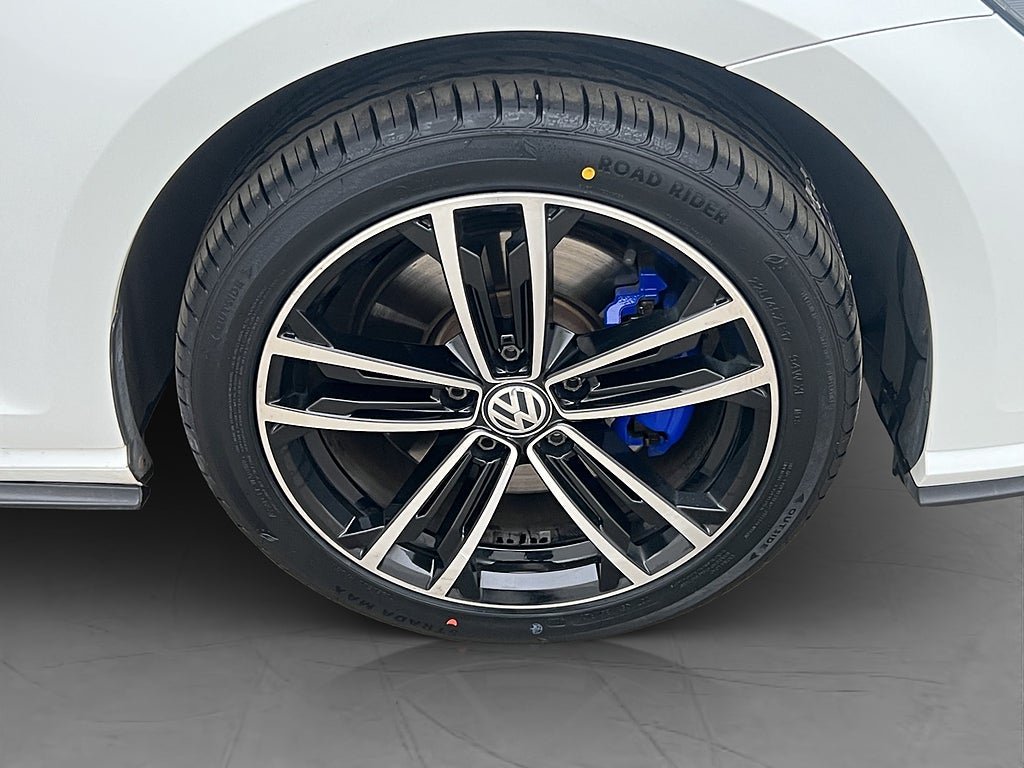 Vehicle Image 32