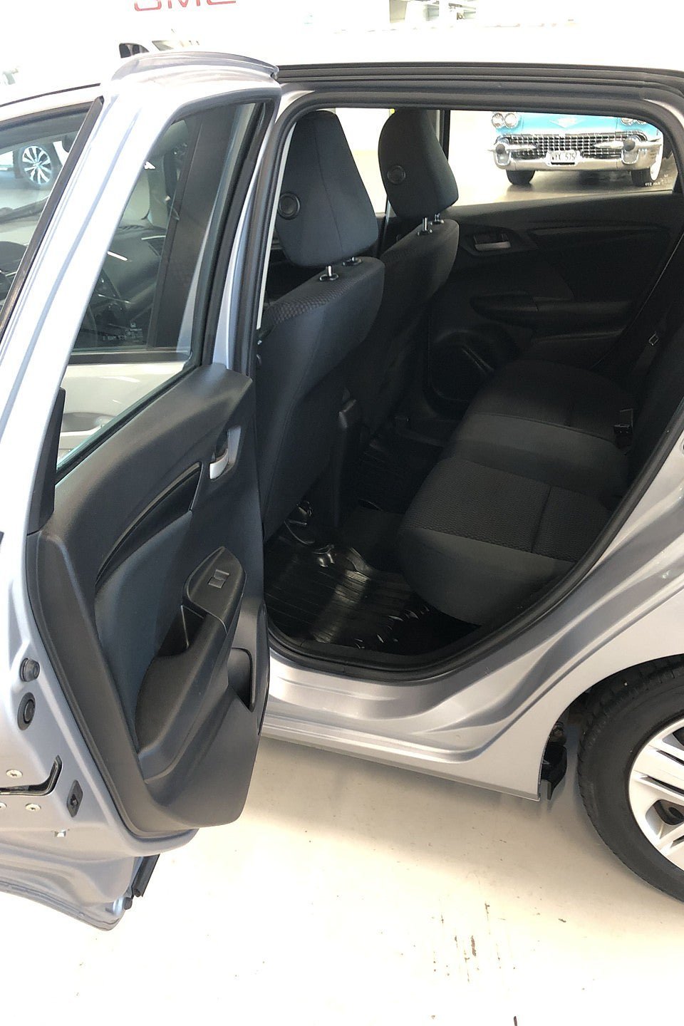 Vehicle Image 8