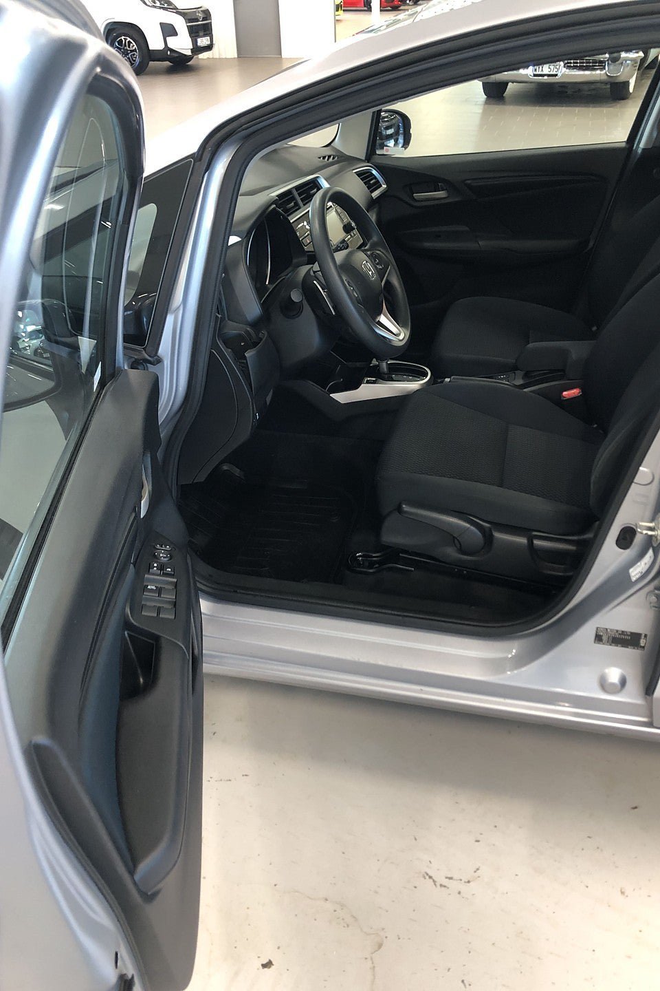 Vehicle Image 10
