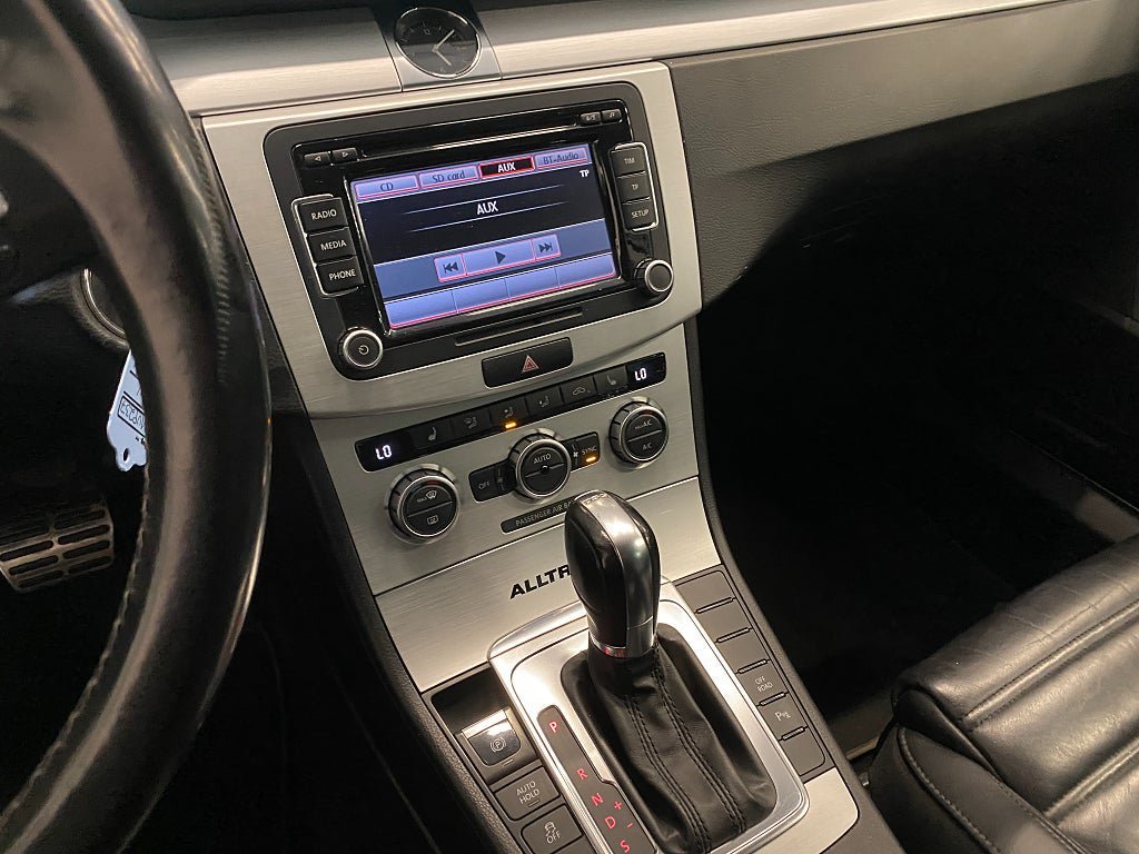 Vehicle Image 24