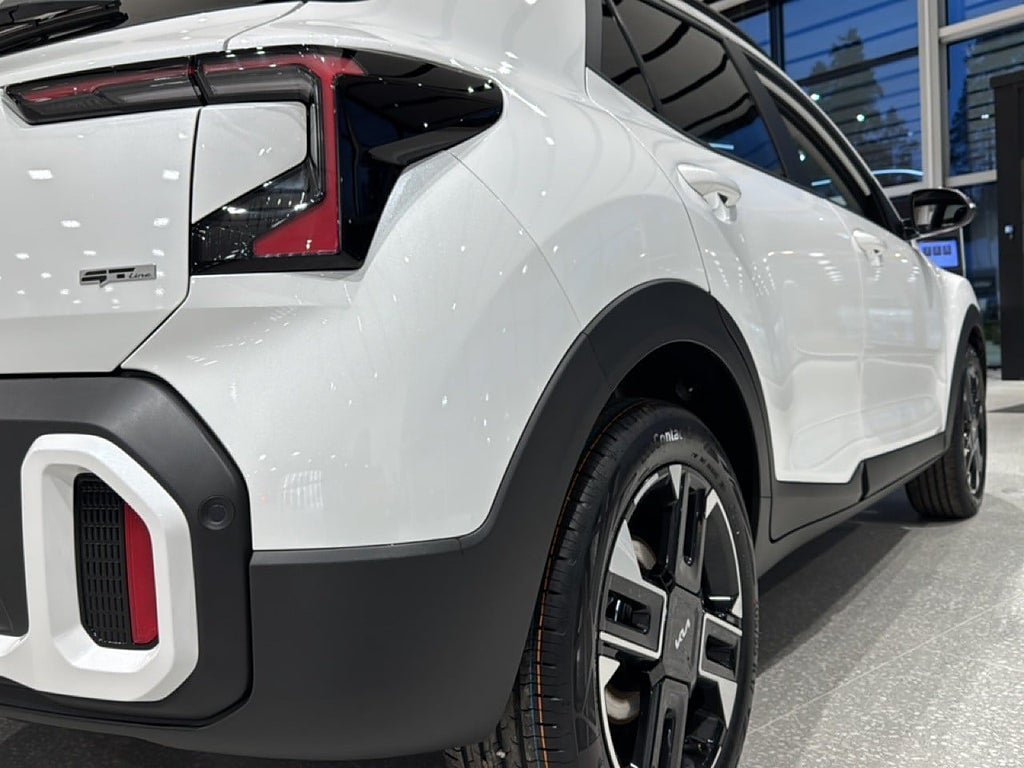 Vehicle Image 18