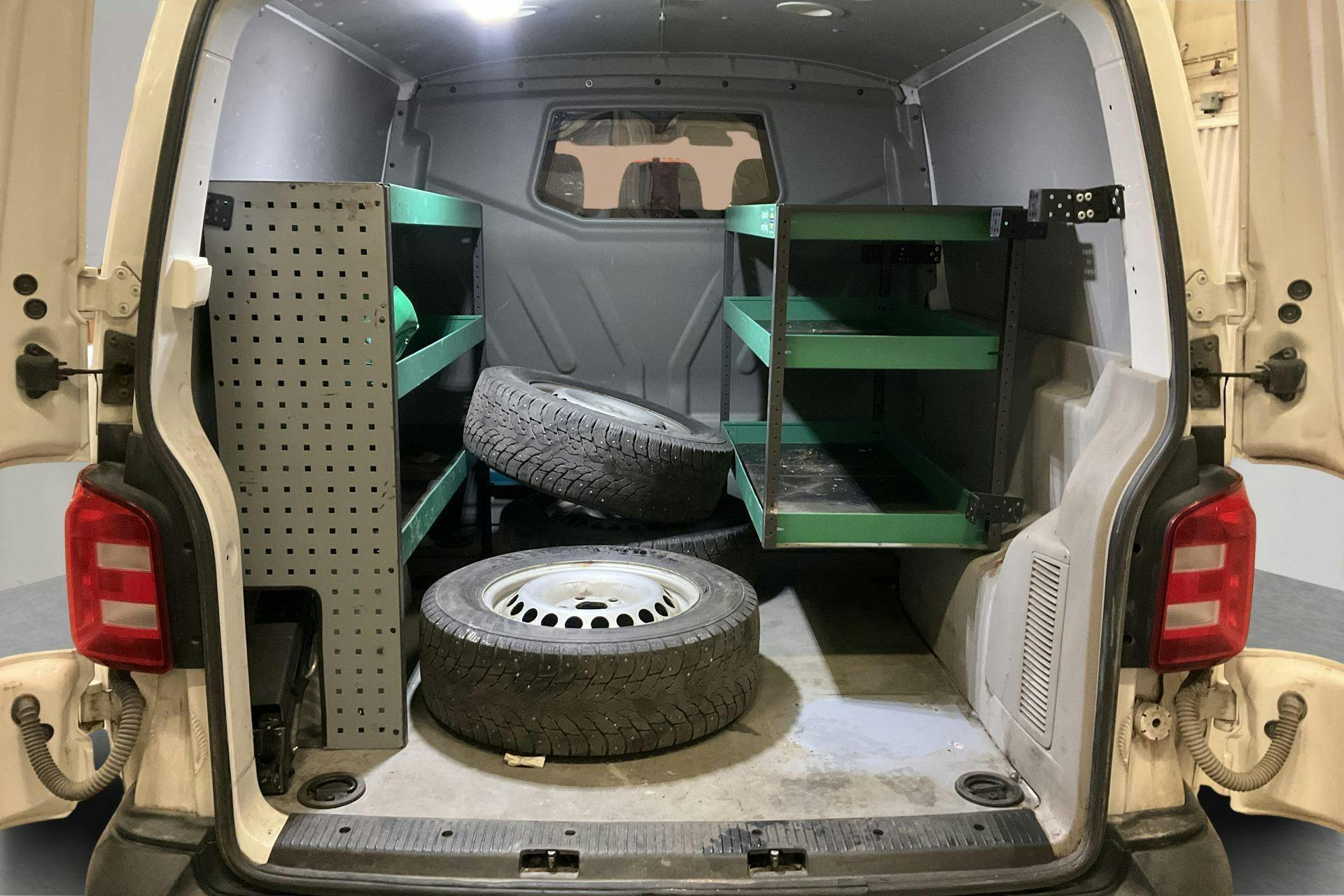 Vehicle Image 10
