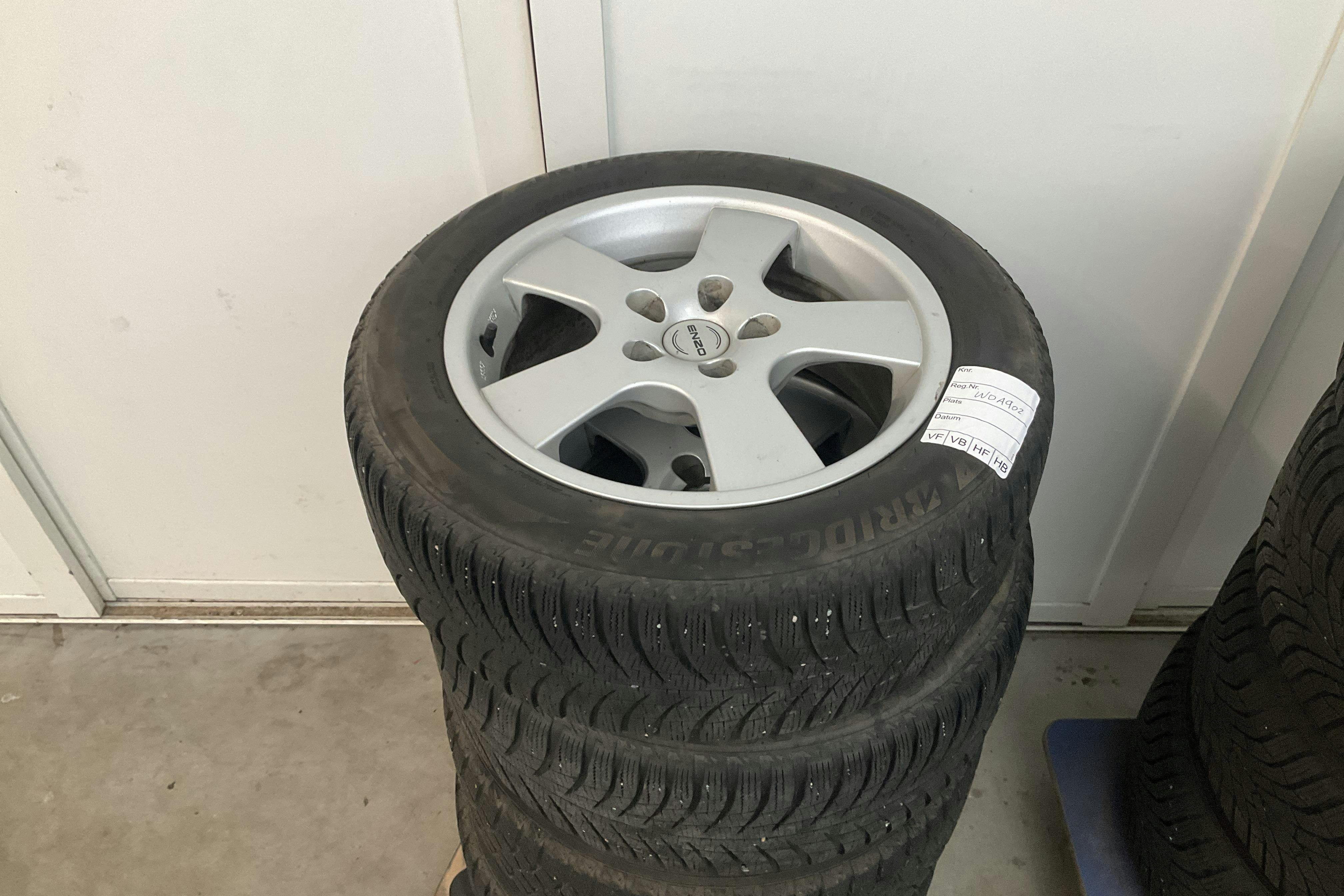 Vehicle Image 12