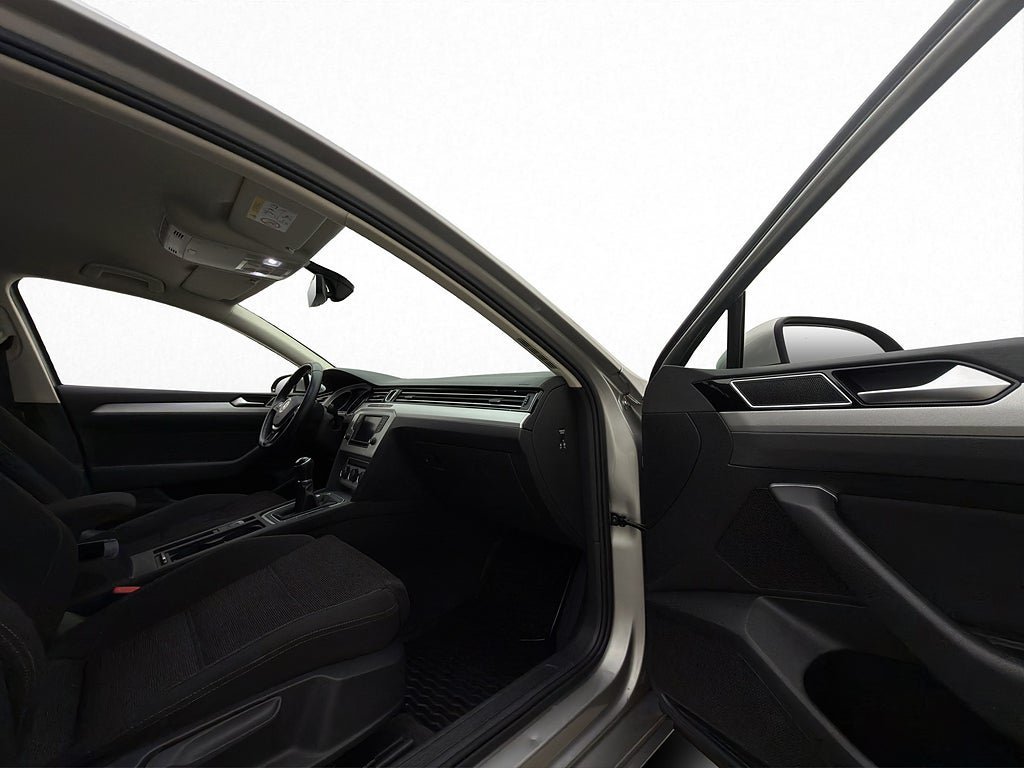 Vehicle Image 24